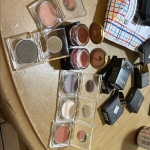 Luxurious Eyeshadow Palette with Multiple Shades